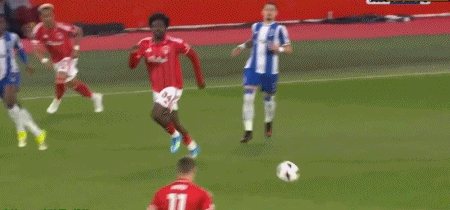 半场：森林1-0波尔图，吉布斯-怀特破门，贝德纳雷克染红